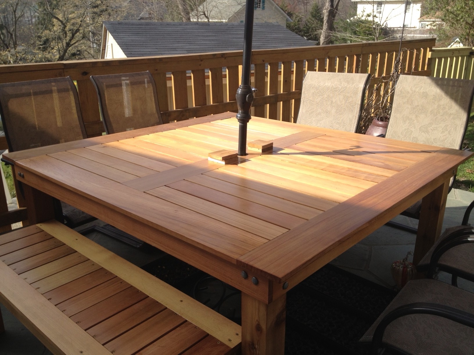 For a thrift store find, the table was in good structural condition, although there is some chipping paint, stains, and the granite is cracked