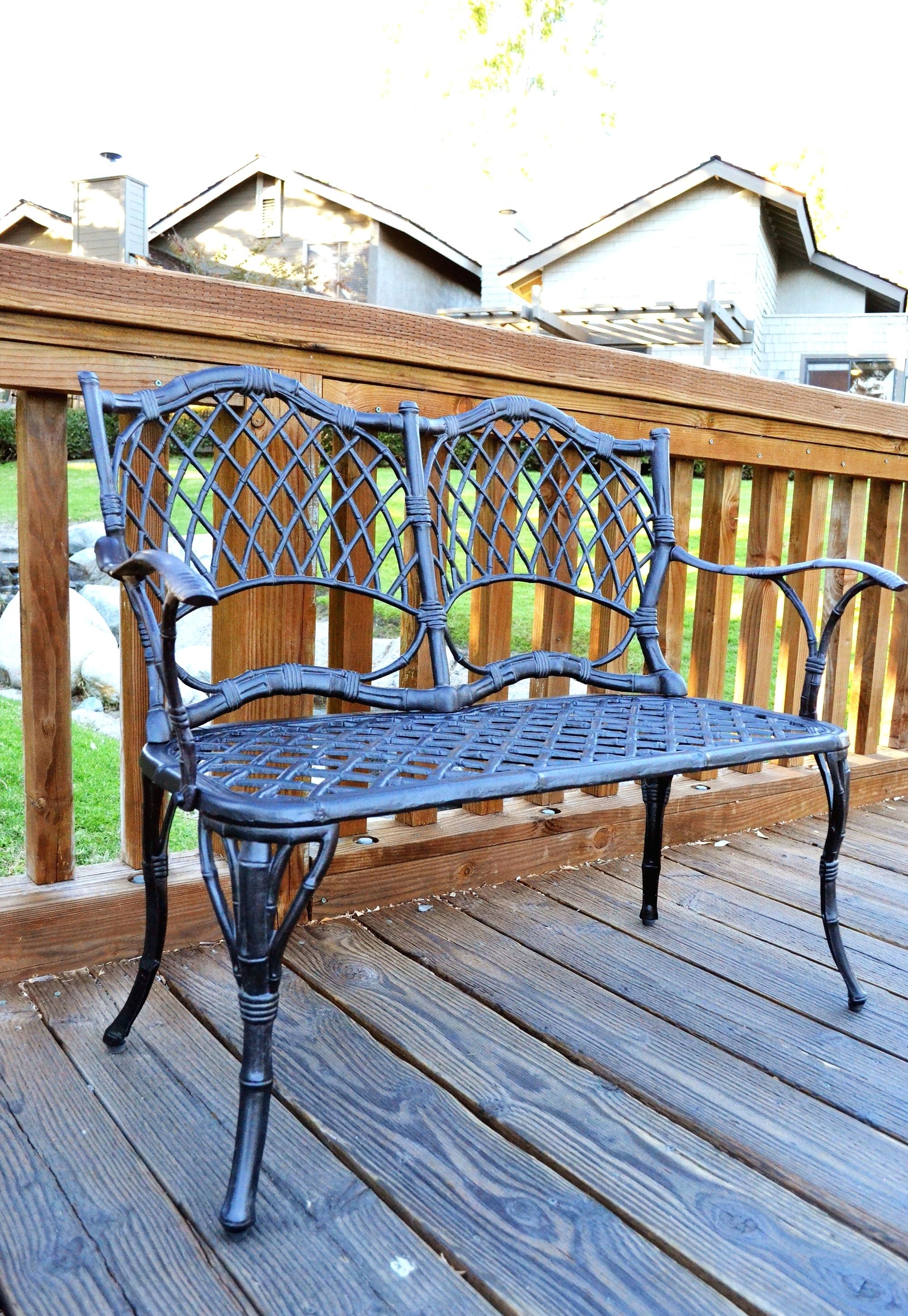 Aluminum patio furniture has always been a popular outdoor furniture option because they are extremely practical and they look good