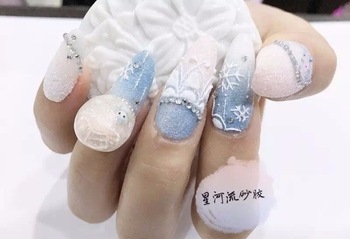 four finger apply light pink color in half nails