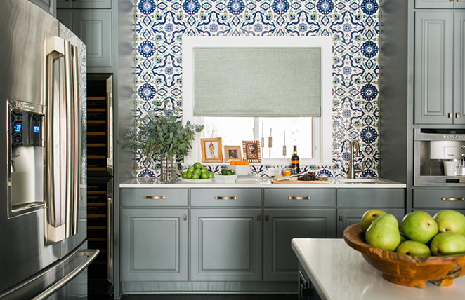 Kitchen with a honeycomb mosaic tile backsplash in a variety of shades