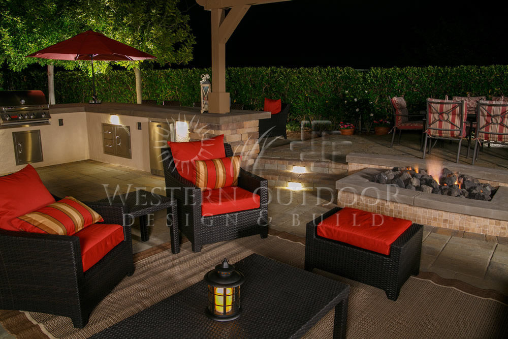 Outdoor Living Room, Folsom, California This Folsom Outdoor Living Space located in California features a 9' x 8' L shaped Folsom BBQ Island coupled with a