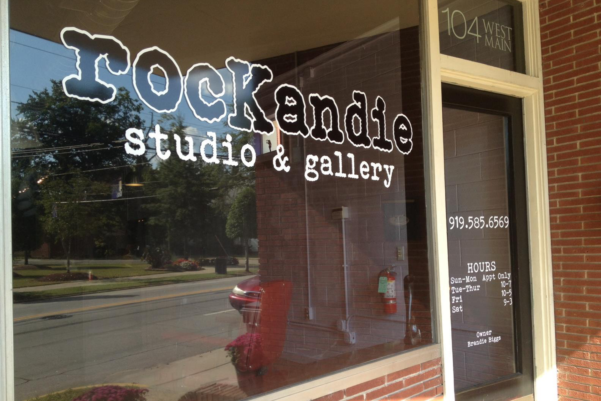 haircut for women, stylist cuts woman's hair